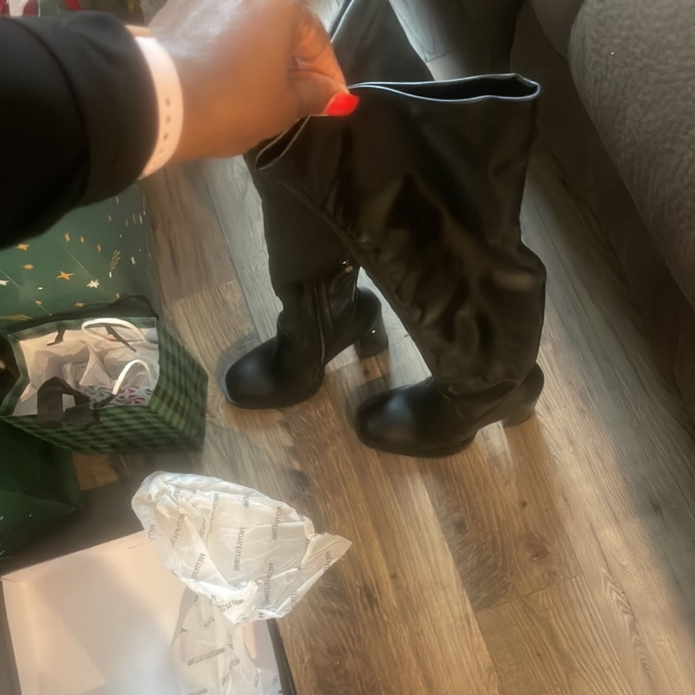 NEW BOOTS 👢 OVER KNEE!! (PRETTY LITTLE THING) SIZE (6) MUST HAVE‼️